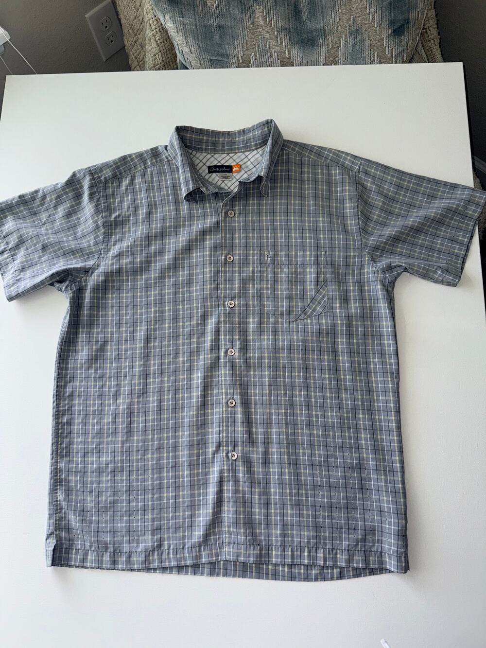 Quiksilver Shirt Men's L Gray Plaid Short Sleeve Rayon Blend Surf Button Up